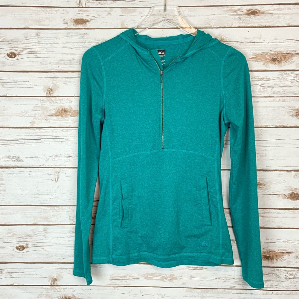 REI Fitted Green Hooded Pullover